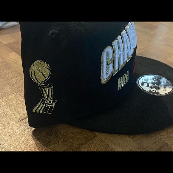 Authentic Toronto Raptors Cap - Picture 4 of 5